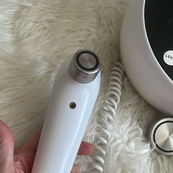 MLAY Radio Frequency Skin Tightening Machine - Picture 8 of 16